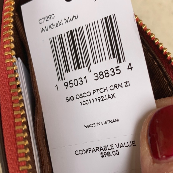 Authentic COACH Signature coated canvas/leather heart( good times) zip wristlet - Picture 6 of 7